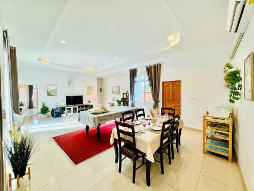 The Paragon Pool Villa Huahin in Hin Lek Fai