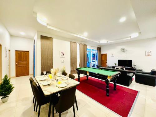 The Paragon Pool Villa Huahin in Hin Lek Fai