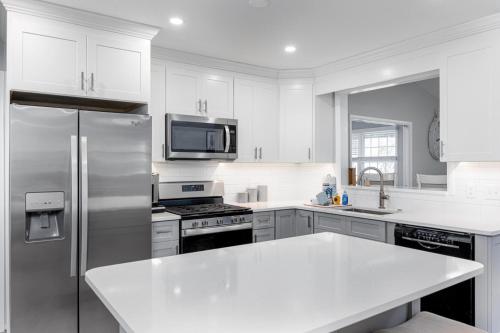 virtuve, A Shore Thing - Spacious House w Large Deck, BBQ, Linens & Pet Friendly in North Cape May (NJ)