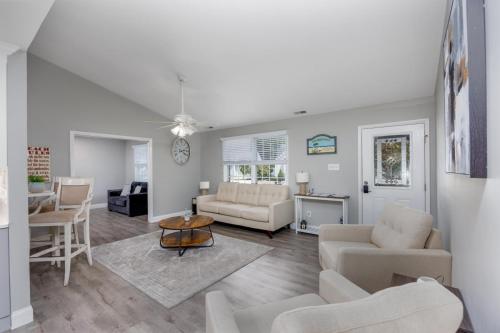 A Shore Thing - Spacious House w Large Deck, BBQ, Linens & Pet Friendly in North Cape May (NJ)