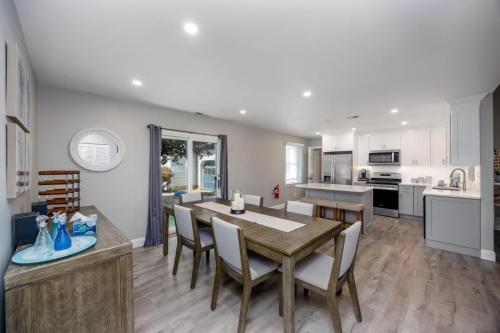virtuve, A Shore Thing - Spacious House w Large Deck, BBQ, Linens & Pet Friendly in North Cape May (NJ)
