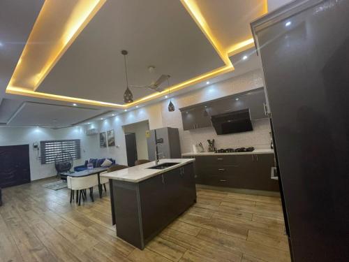 مطبخ, Cloud9 Luxury Apartments in أكرا