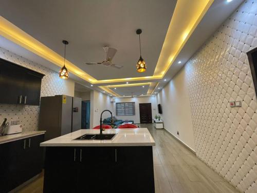 مطبخ, Cloud9 Luxury Apartments in أكرا