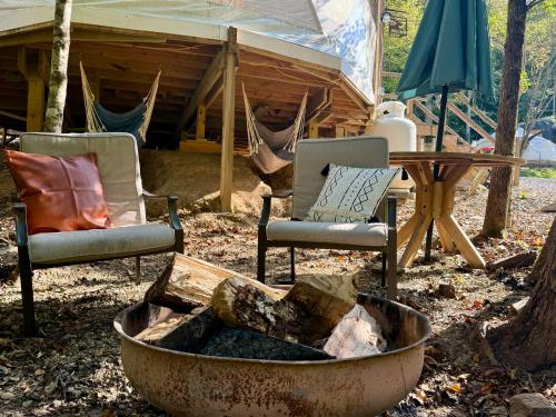 Whispering Waters Dome Getaway in Cosby, USA