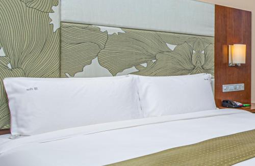 599406483 Holiday Inn Qingdao City Center by IHG - May 4th Square
