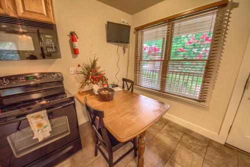 Annettes Cottage A in Fredericksburg, USA