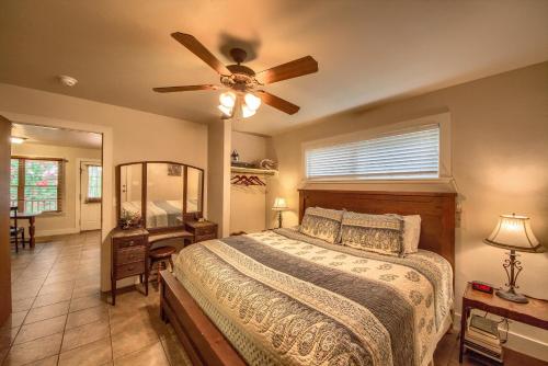 Annettes Cottage A in Fredericksburg, USA