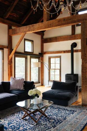 Stunning All-Season Renovated Barn Escape! in East Chatham, USA