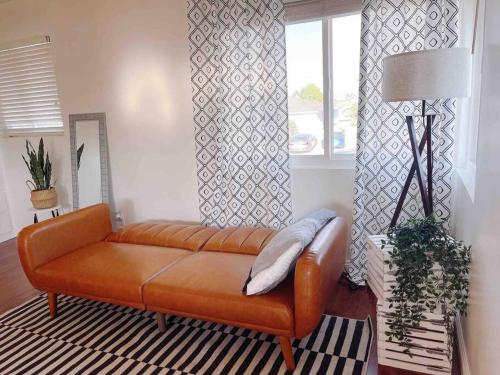 Cozy Guesthouse in Central OC in Midway City, USA