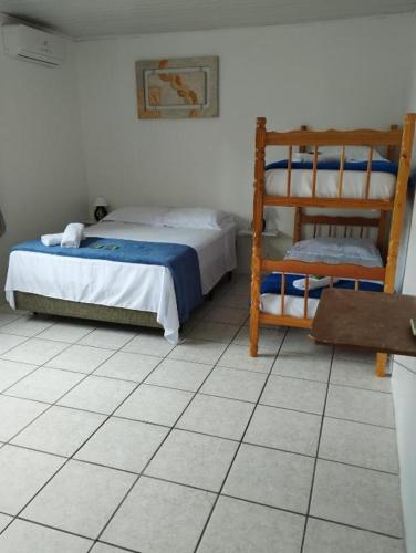 1 double bed, 1 bunk bed