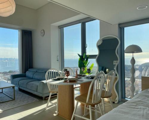 Yeongjongdo In the Moon Room 4