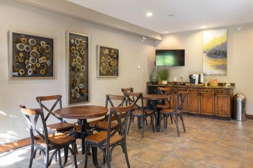 Facilities, The Corral at Breckenridge 206S : 2 in Warrior's Mark