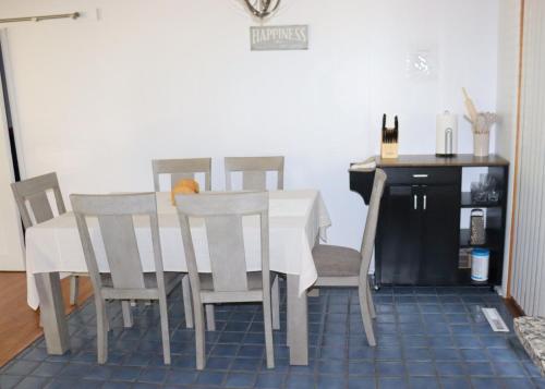 Cozy 2BR Private Space in Gurnee Near Naval Base in Gurnee, USA