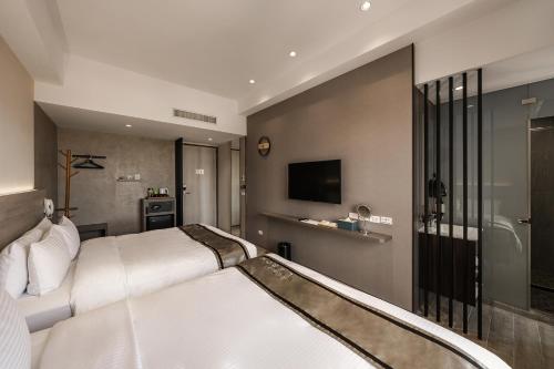Superior Quadruple Room image 5