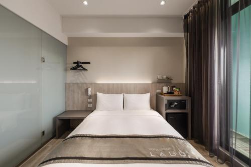 Standard Double Room image 4