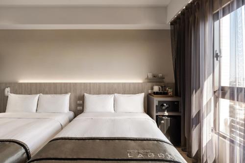 Standard Quadruple Room image 6