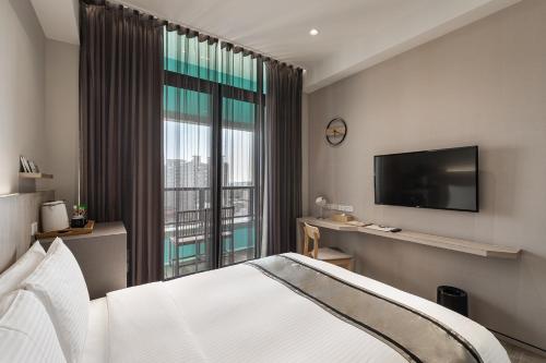 Standard Double Room image 2