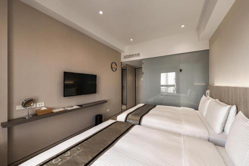 Standard Quadruple Room image 7