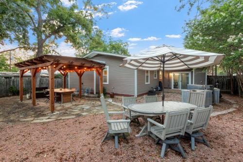 Lovebirds Getaway in Fredericksburg, USA