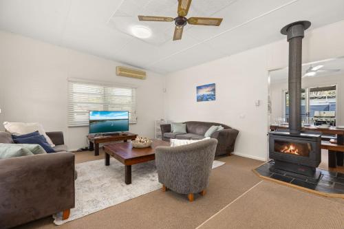 Huskisson Delight! by Experience Jervis Bay, Huskisson