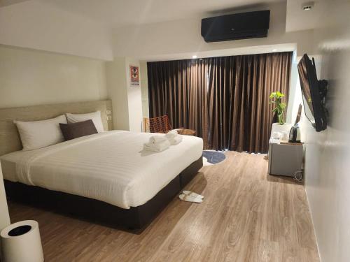 Superior Queen Room image 10