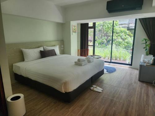 Superior Queen Room image 9
