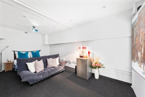 Groundfloor Surry Hills Retreat with Cinema - image 4