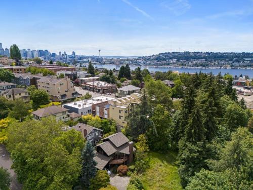 CapHill Charm, Seattle