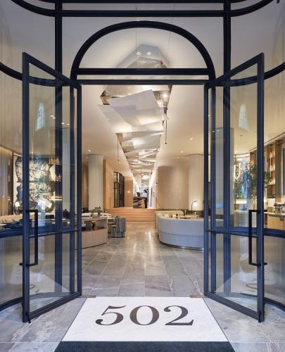 Bejárat, Lanson Place Parliament Gardens near Fitzroy Kert