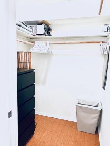 Sunny Santa Monica Retreat One Bedroom Apartment in Los Angeles, USA