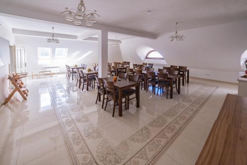 设施服务, Penzion Benátky (Penzion Benatky) in 波莱西