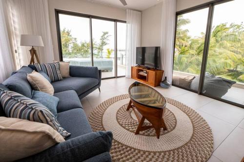 Penthouse Beachfront Ocean Terraces residence, Poste Lafayette-Apt-D3