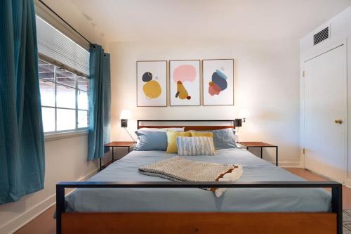 Cali 2BR Getaway Firepit, Yard & Spring Charm