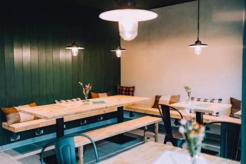 Étterem, Tiny Houses & Schwedenhäuser Ahoi Camp Canow (Tiny Houses & Schwedenhauser Ahoi Camp Canow) in Wustrow