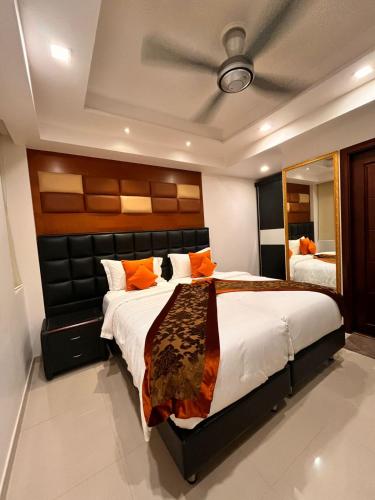 Deluxe Twin Room image 10