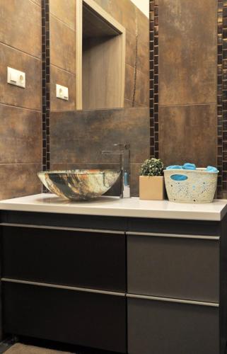 White Dream Home - image 11