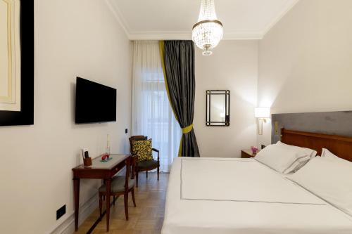 Standard Double or Twin Room image 2