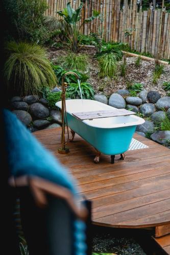 Open air bath, Kaitake Kabana - Unique, off-grid, studio retreat in Kaitake