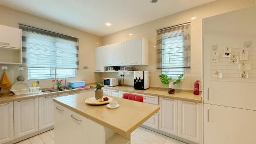 IPOH Seri Bougainvillea Luxe Villa with Private Splendid Pool - Tap to explore photos