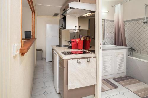 주방, La Plantation Sainte-Marthe - Studio climatisé (La Plantation Sainte-Marthe - Studio climatise) in 세인트 프란코이스