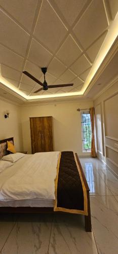 1 king bed, 1 queen bed
