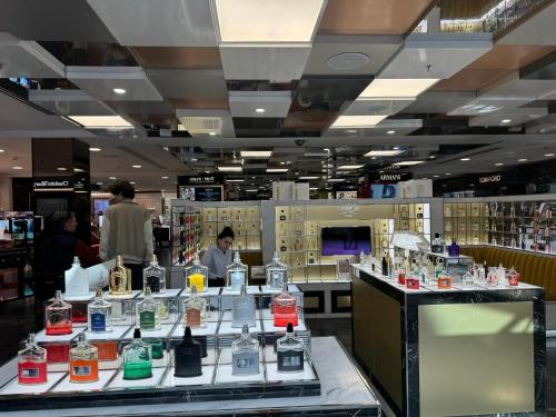 Harvey Nic's & Designer Quarter 60CH