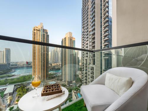Skyline 2 Bedroom Apartment I Burj Khalifa & Fountain Views I Free Gym, Pool, Parking, Wi-Fi and PS5, Dubaj (zdjęcie 4)