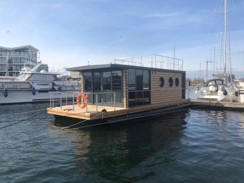 Hausboot Fjord Stella - Solarboot mit Biosauna in Wendtorf in Wendtorf, Deutschland