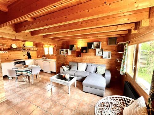 บริการและสิ่งอำนวยความสะดวก, Maison en bois en 2ème ligne (Maison en bois en 2eme ligne) in แวร์ดาล