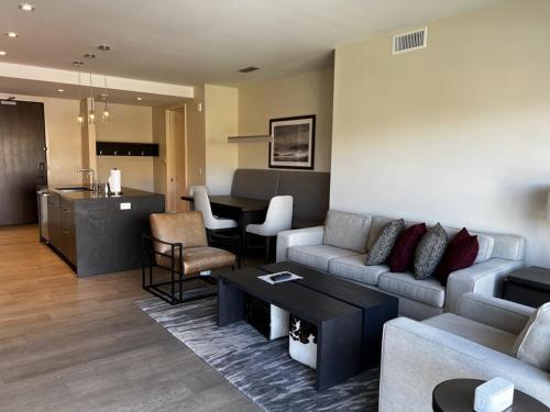Two-Bedroom Apartment room in Luxury 2 Bedroom Ski in Ski Out condo