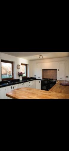 Riverside lodge in Killowen