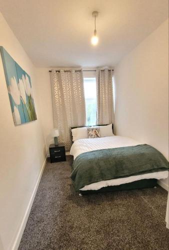 Accrington - House - Sleeps 10 - Garden