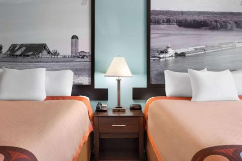 Super 8 by Wyndham Dyersville - main image