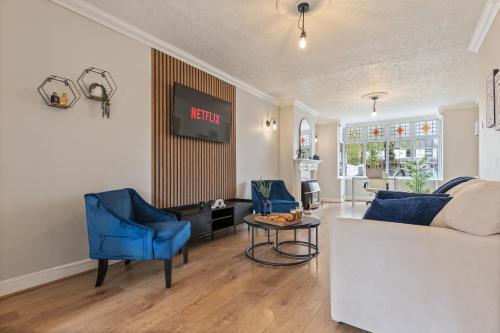 Spacious 3 Bedroom house, 6 Beds, Digbeth, HS2 Phoenix Yard, Smithfield Site, Solihull JLR, NEC, Arden Cross- Driveway Groups Families Contractors & Free Netflix ARZ Stays gîte à louer Hall Green